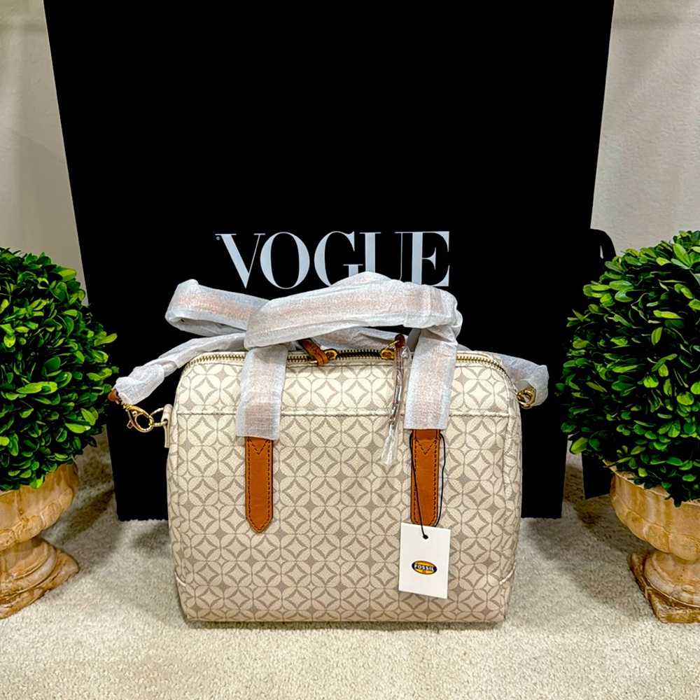 Fossil neutral pattern leather purse